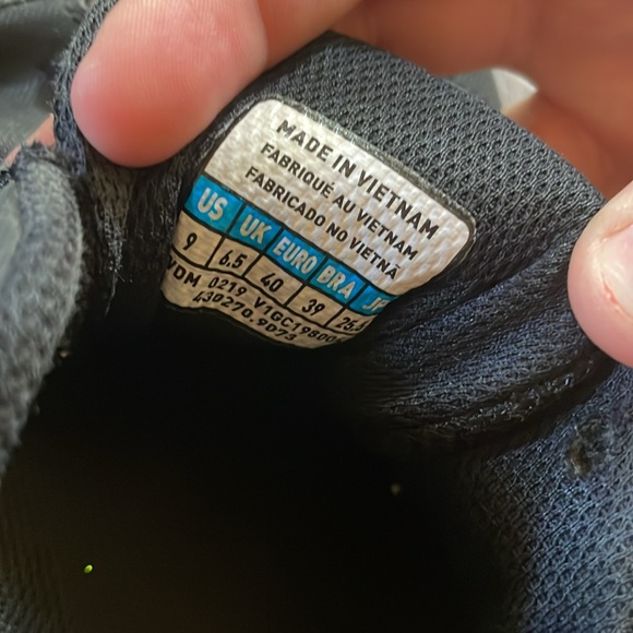 Mizuno volleyball shoes - Picture 3 of 3